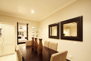 Seasonsfind - The Bay Appartement